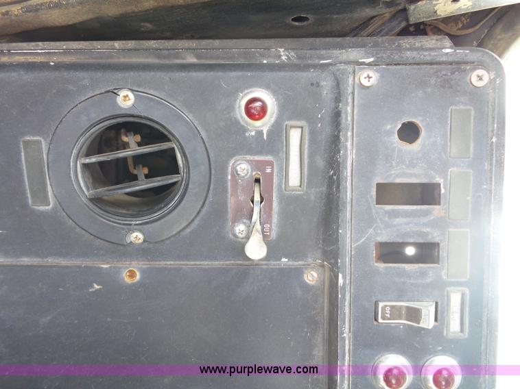 image for item K1149 1975 International Transtar 4300 semi truck