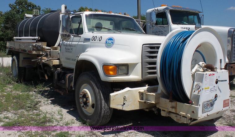 image for item K1697 1995 Ford F800 Super Duty Jetter vacuum truck