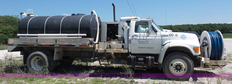 image for item K1697 1995 Ford F800 Super Duty Jetter vacuum truck