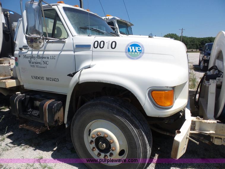 image for item K1697 1995 Ford F800 Super Duty Jetter vacuum truck