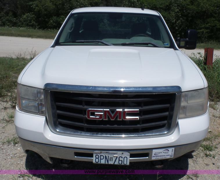 image for item K1699 2007 GMC Sierra 2500HD pickup truck