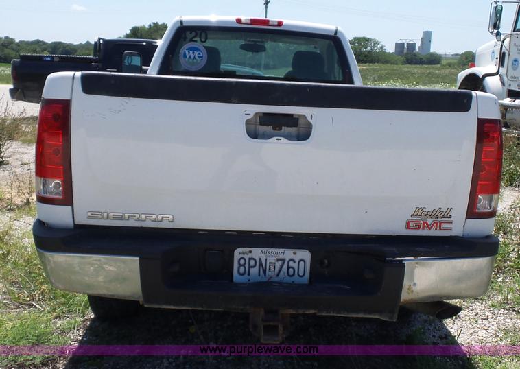 image for item K1699 2007 GMC Sierra 2500HD pickup truck