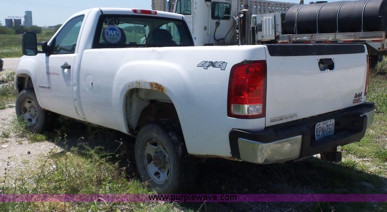image for item K1699 2007 GMC Sierra 2500HD pickup truck