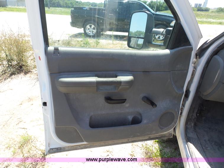 image for item K1699 2007 GMC Sierra 2500HD pickup truck