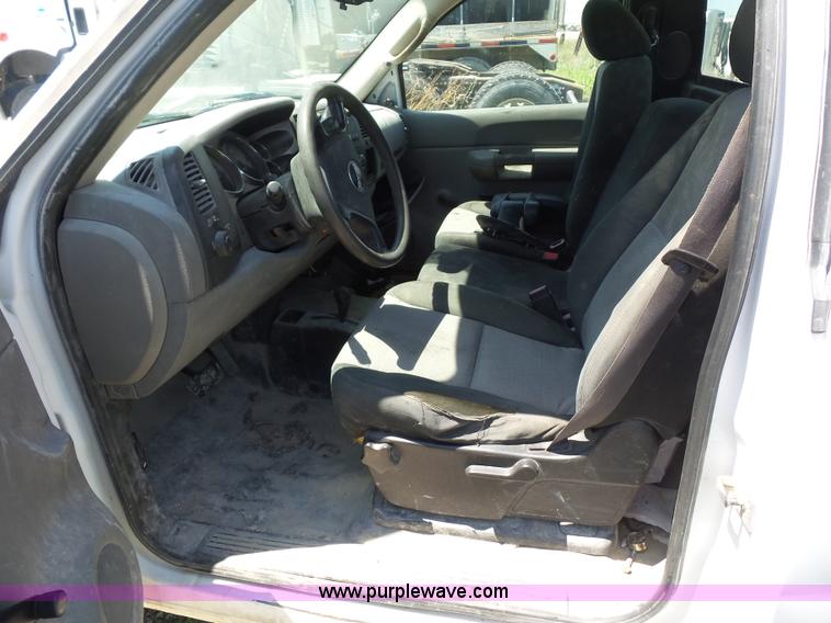 image for item K1699 2007 GMC Sierra 2500HD pickup truck