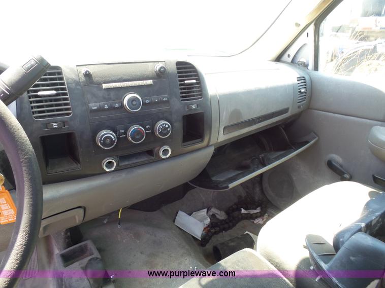 image for item K1699 2007 GMC Sierra 2500HD pickup truck