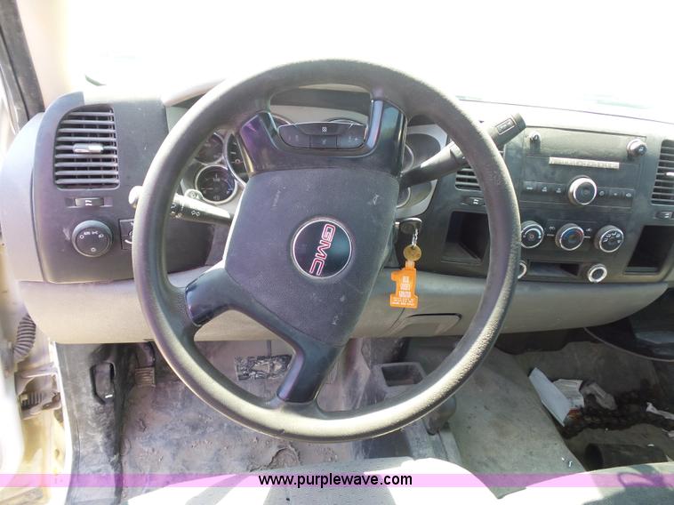 image for item K1699 2007 GMC Sierra 2500HD pickup truck