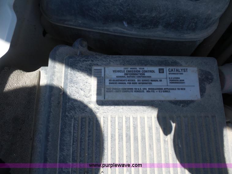 image for item K1699 2007 GMC Sierra 2500HD pickup truck