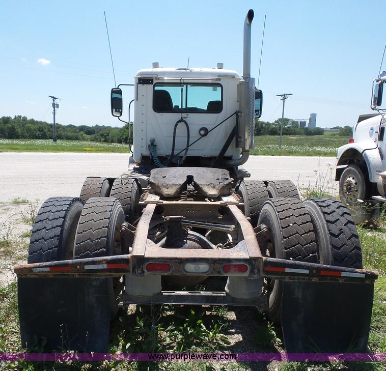 image for item K1701 2007 Mack CXN613 semi truck