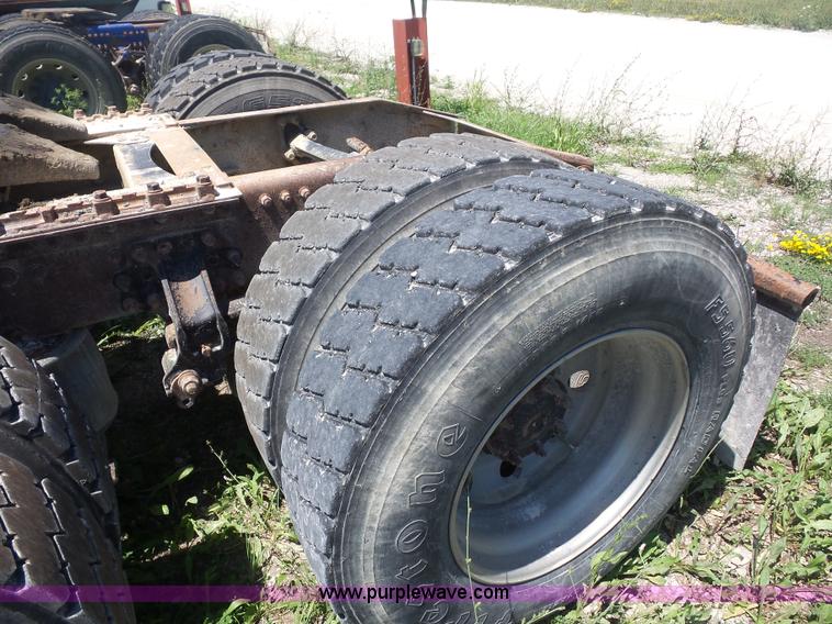 image for item K1701 2007 Mack CXN613 semi truck