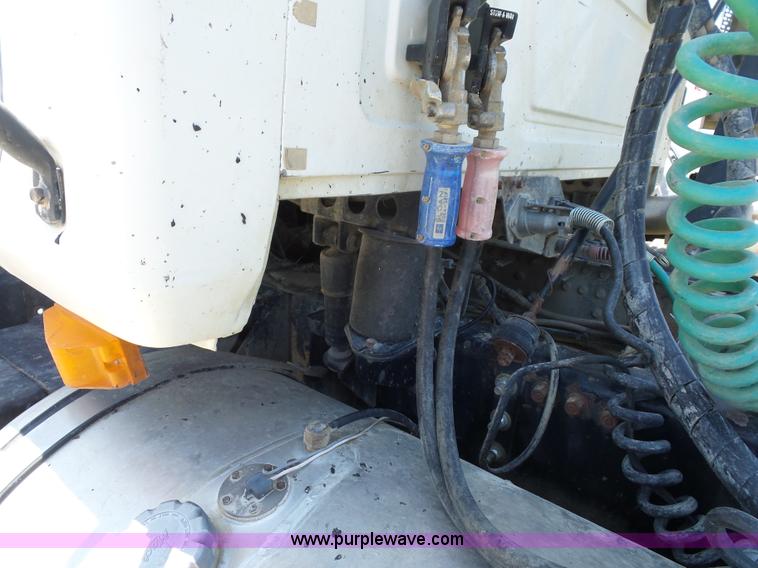 image for item K1701 2007 Mack CXN613 semi truck