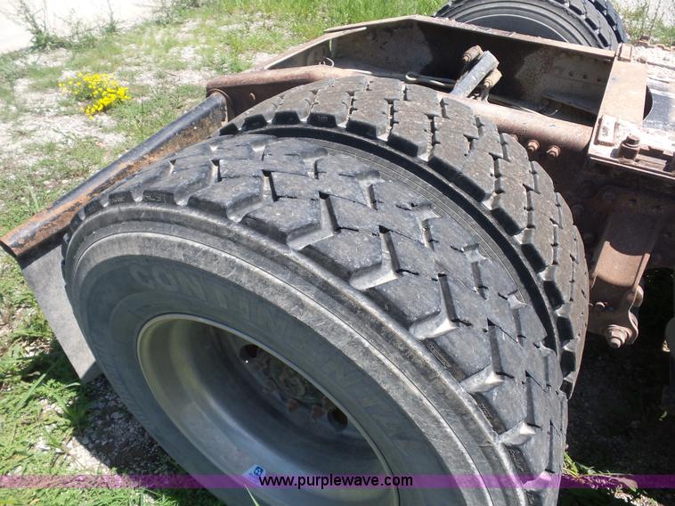 image for item K1701 2007 Mack CXN613 semi truck