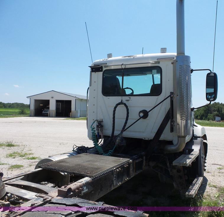 image for item K1701 2007 Mack CXN613 semi truck