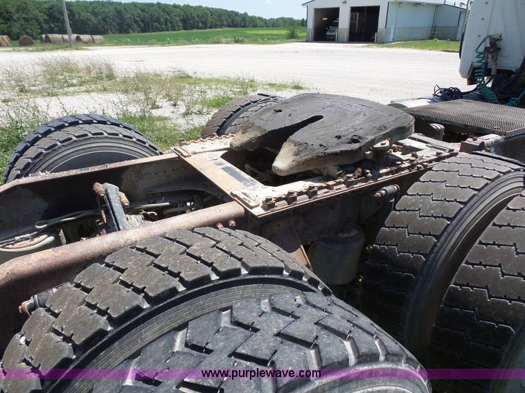 image for item K1701 2007 Mack CXN613 semi truck