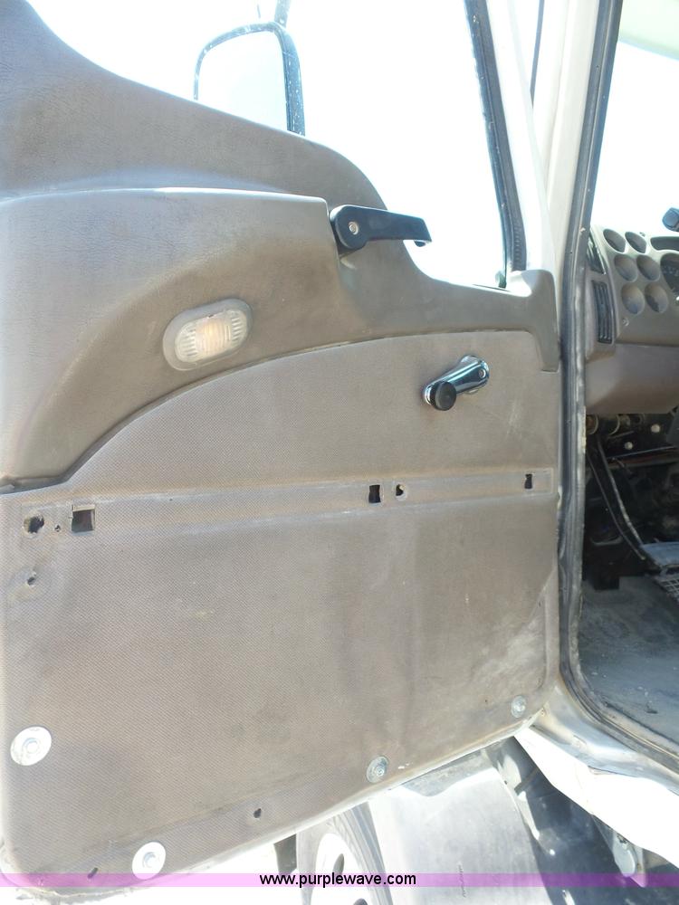 image for item K1701 2007 Mack CXN613 semi truck