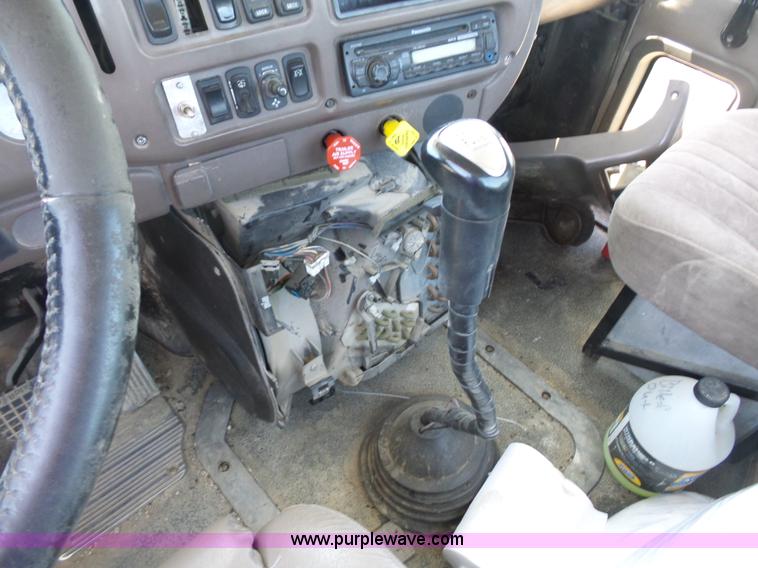 image for item K1701 2007 Mack CXN613 semi truck