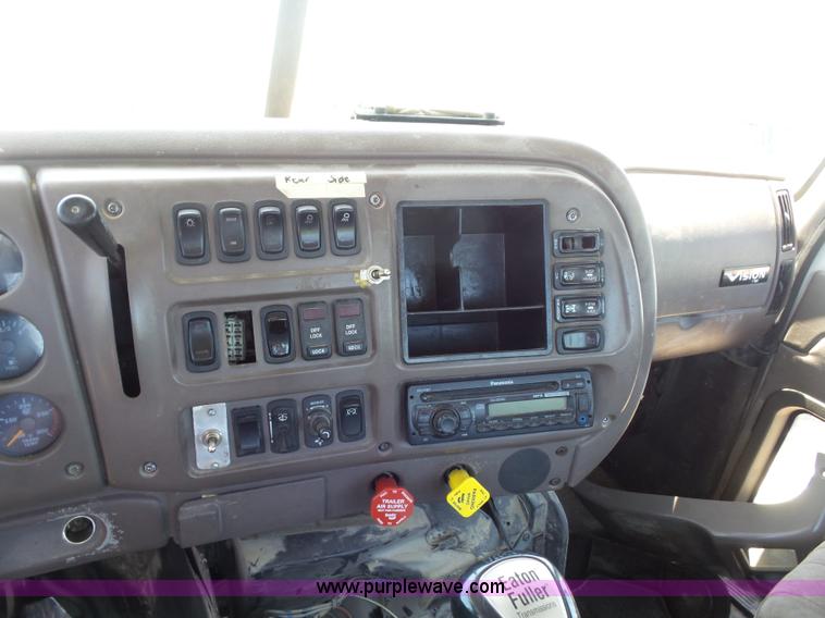 image for item K1701 2007 Mack CXN613 semi truck