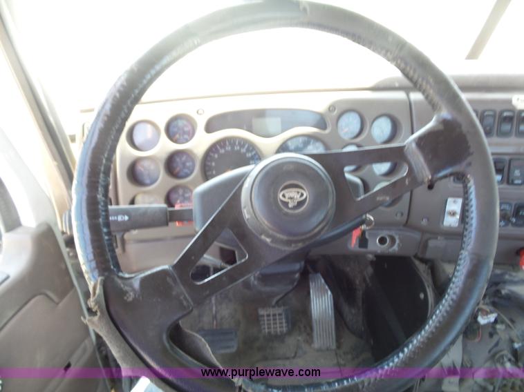 image for item K1701 2007 Mack CXN613 semi truck