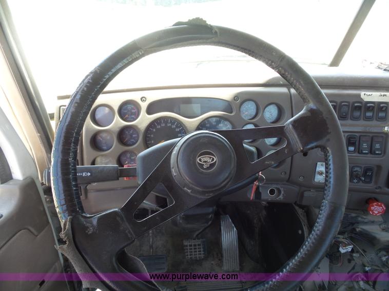 image for item K1701 2007 Mack CXN613 semi truck