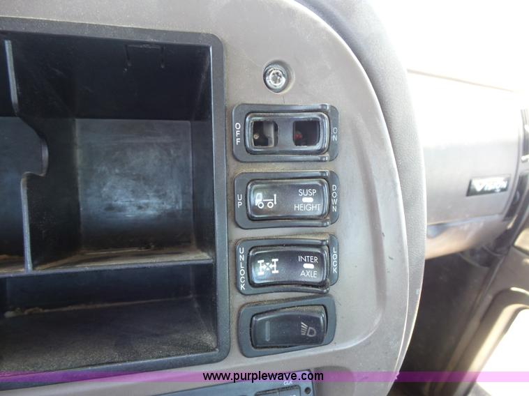 image for item K1701 2007 Mack CXN613 semi truck