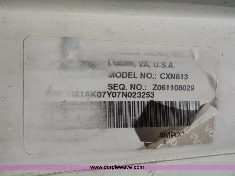 image for item K1701 2007 Mack CXN613 semi truck