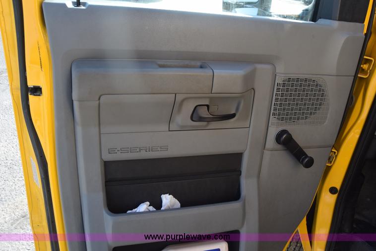 image for item K2838 2012 Ford E350 Super Duty box truck