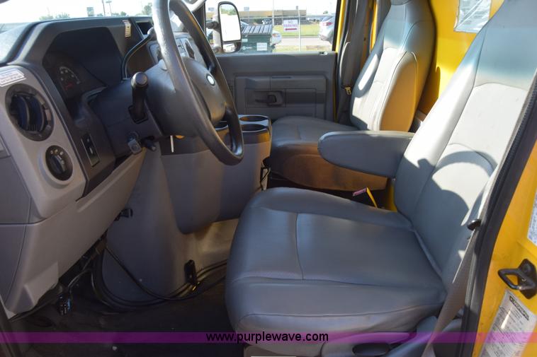 image for item K2838 2012 Ford E350 Super Duty box truck