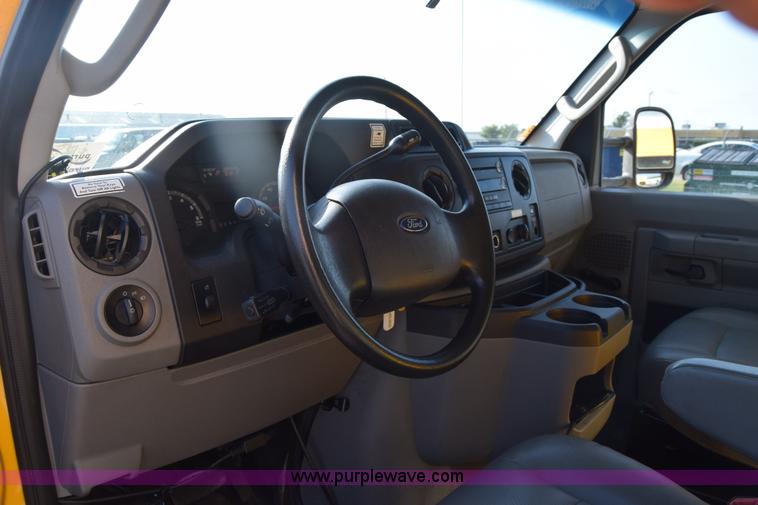 image for item K2838 2012 Ford E350 Super Duty box truck