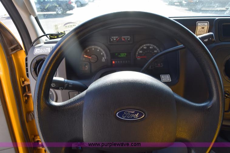 image for item K2838 2012 Ford E350 Super Duty box truck