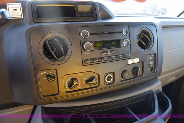 image for item K2838 2012 Ford E350 Super Duty box truck