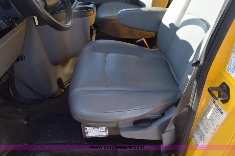 image for item K2838 2012 Ford E350 Super Duty box truck