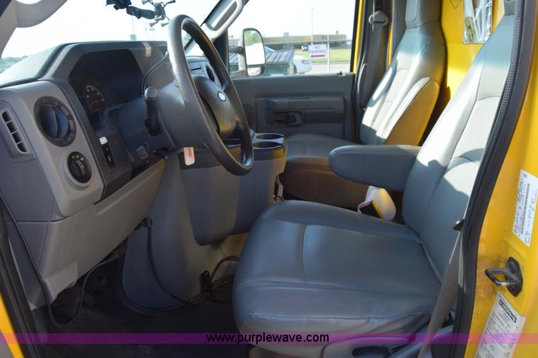 image for item K2842 2012 Ford E350 Super Duty box truck