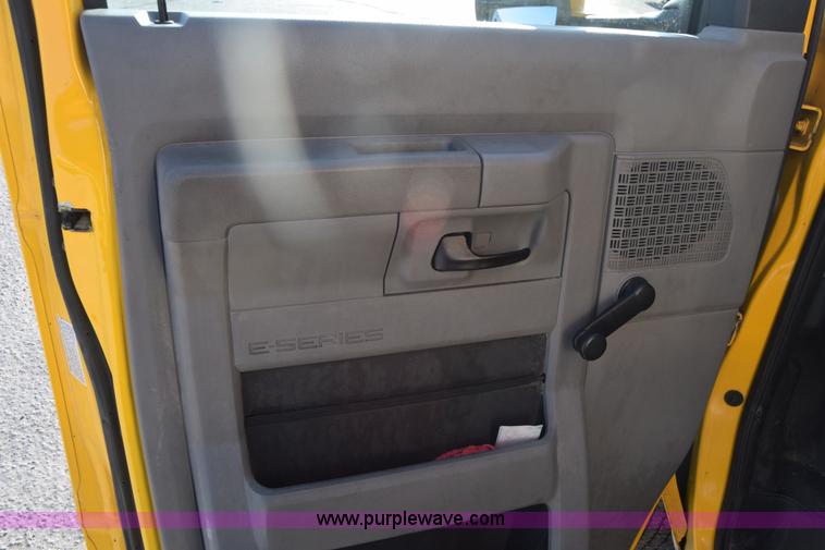 image for item K2842 2012 Ford E350 Super Duty box truck