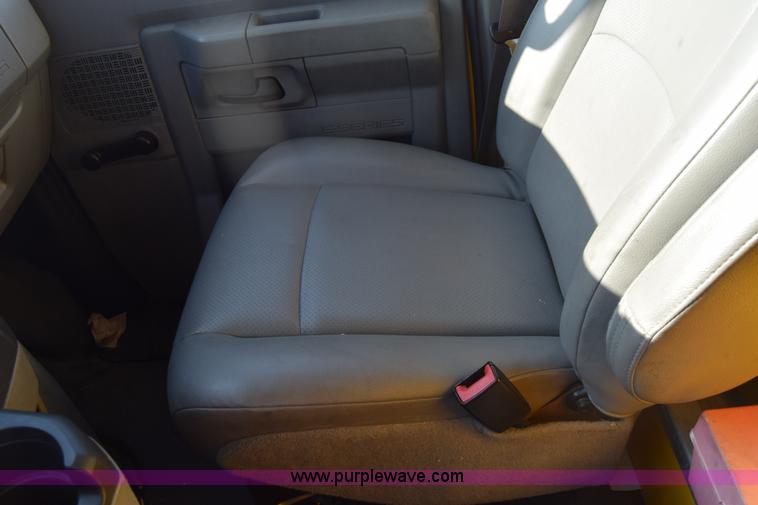 image for item K2842 2012 Ford E350 Super Duty box truck