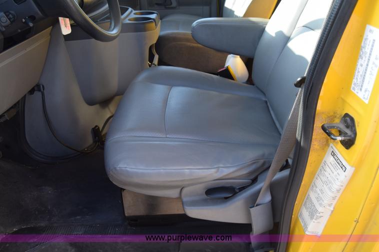 image for item K2842 2012 Ford E350 Super Duty box truck