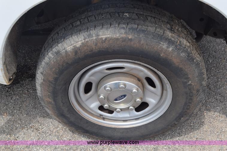 image for item K2928 2011 Ford F250 Super Duty Crew Cab pickup truck