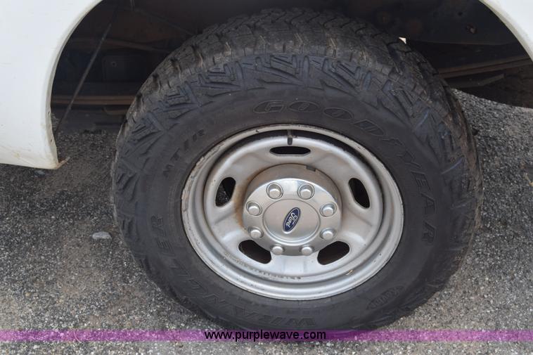 image for item K2928 2011 Ford F250 Super Duty Crew Cab pickup truck