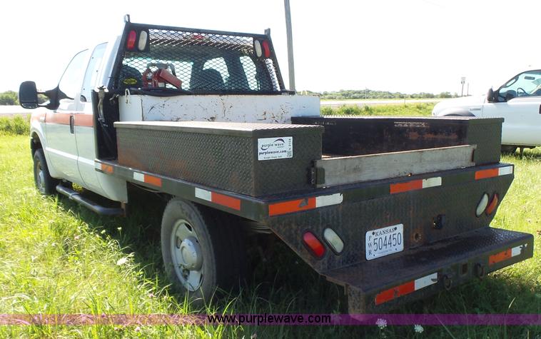 image for item K3154 2006 Ford F250 Super Duty SuperCab flatbed pickup truck