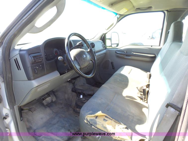 image for item K3154 2006 Ford F250 Super Duty SuperCab flatbed pickup truck