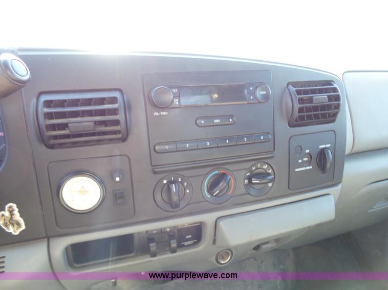 image for item K3154 2006 Ford F250 Super Duty SuperCab flatbed pickup truck