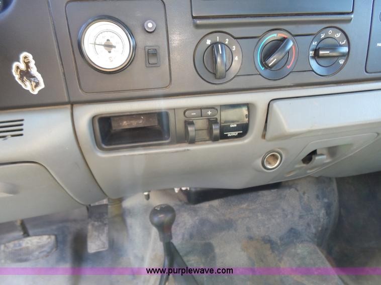 image for item K3154 2006 Ford F250 Super Duty SuperCab flatbed pickup truck