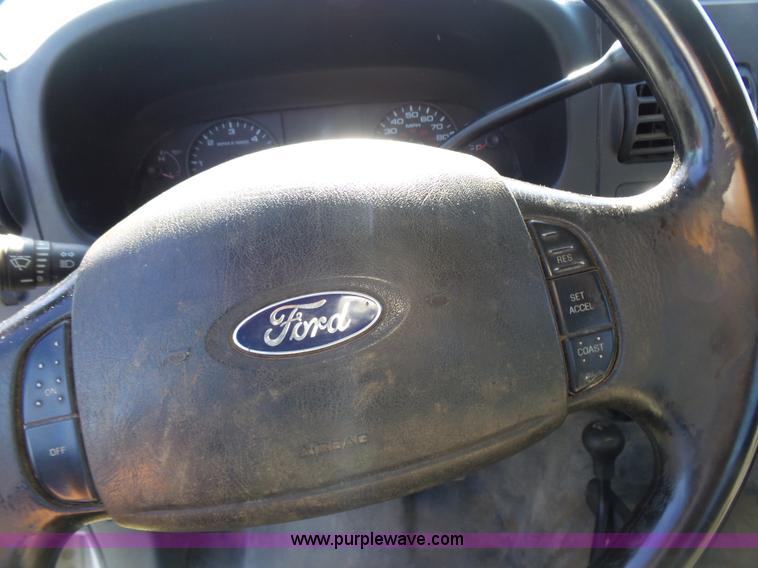 image for item K3154 2006 Ford F250 Super Duty SuperCab flatbed pickup truck