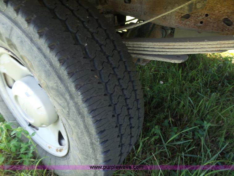 image for item K3154 2006 Ford F250 Super Duty SuperCab flatbed pickup truck