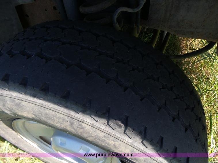 image for item K3154 2006 Ford F250 Super Duty SuperCab flatbed pickup truck