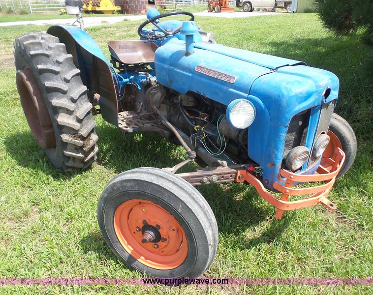 image for item K3591 1960 Fordson Dextra tractor