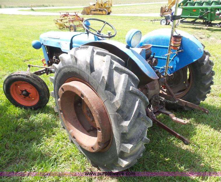 image for item K3591 1960 Fordson Dextra tractor