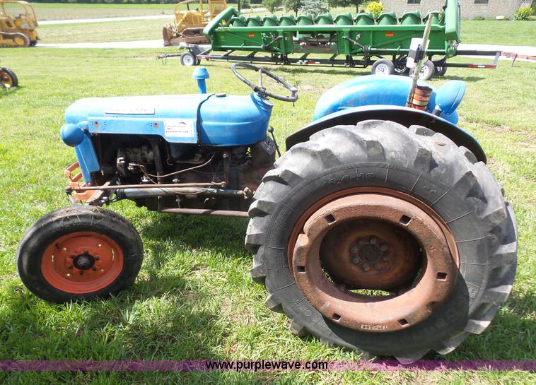 image for item K3591 1960 Fordson Dextra tractor