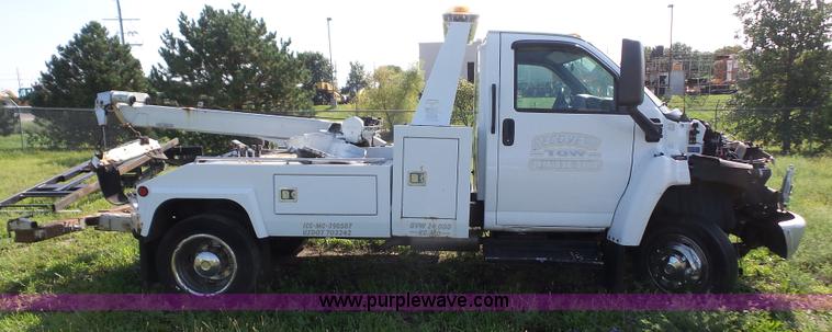 image for item K3597 2007 Chevrolet 5500 wrecker truck