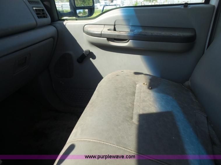 image for item K3598 2004 Ford F550 rollback truck