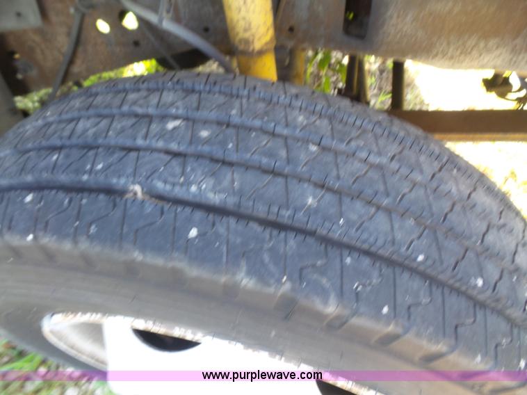 image for item K3598 2004 Ford F550 rollback truck